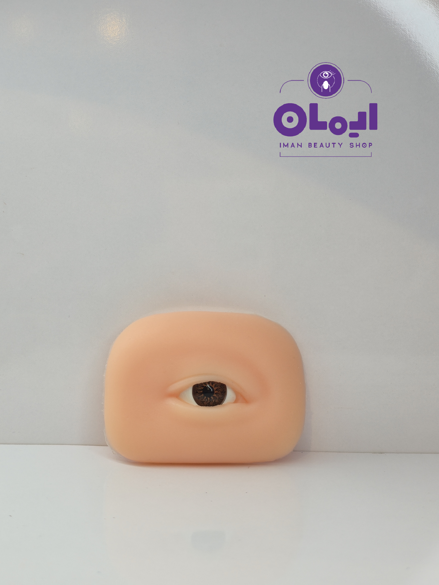 چشم سیلیکونی